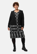 'Karina' Kleid - V-Ausschnitt & modernes Karomuster