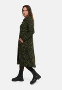 'Seriva' Kleid – kunstvoll, cozy & figurschmeichelnd