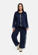 'Delina' Bluse Denim – navy, fließend & mit Print-Detail