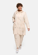 Παρκά 'Livia' για μεταβατική περίοδο – απαλό, με προσοχή στη λεπτομέρεια & σύγχρονο